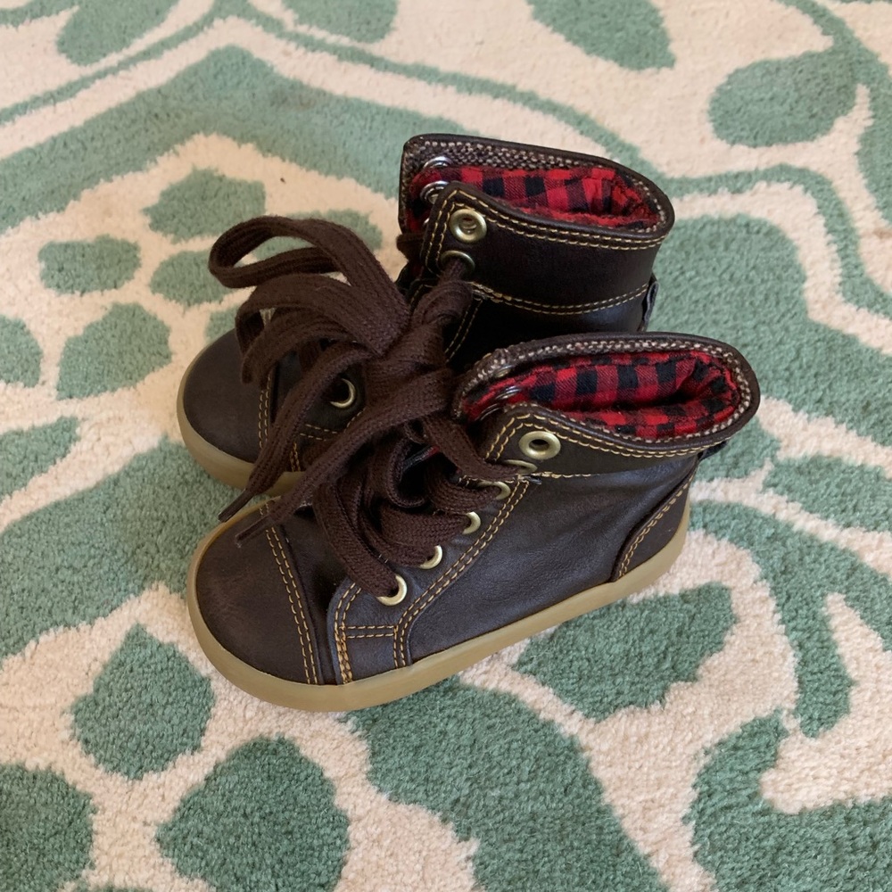 GAP brown leather booties - size 5.